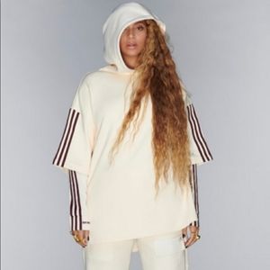 IVY PARK- Short Sleeve Sweatshirt